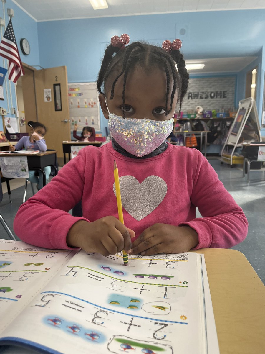 Spotlight on our Kindergarten Scholars who are working hard to build their math skills! 💙 Shout out to SUPERSTAR <a href="/CIadevaio/">Christine Iadevaio</a> for helping them shine! 🌟 #LookForTheAwesome #Kindergarten #BelieveInBuck