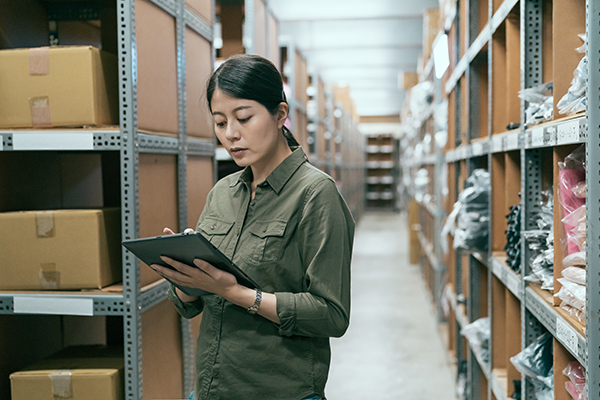 Impinj's tweet photo. RAIN RFID has the potential to help retailers keep up with the changing global retail landscape. Learn more about the roadblocks retailers face in adopting RAIN RFID and how to overcome them:

https://t.co/dFiB5LgtVz https://t.co/HWKsiE4wNY