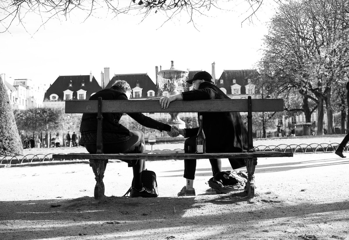 Backgammon triptych in Square Louis XIII. 
The game - the victory - the sportsmanship.

#StreetPhotography #triptych #paris #backgammon #fujixt1 #27mm #skyhooks #spi