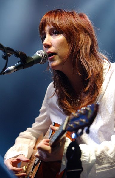 Big happy birthday wishes today to chanteuse Beth Orton! 