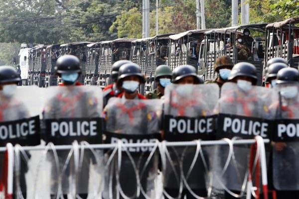KenRoth's tweet photo. Myanmar’s media is adapting to the junta's sever repression. "Inside the country, and in exile, Myanmar’s free media organizations strive to get the story out despite a brutal crackdown." https://t.co/OiWoI4z9Qn https://t.co/1SgBCAhgyi