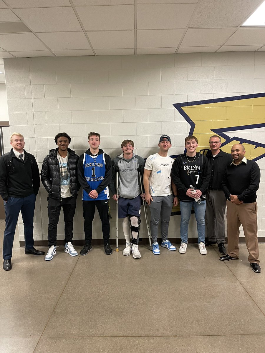 Was so amazing to see these young men come back and support the Warriors tonight. Always tough after a loss but seeing the guys that this program was built on keeps things in perspective. So proud of each of them! <a href="/drichhooper10/">Davis Richard</a> <a href="/izayahelize/">Izayah Elize</a> <a href="/cartelli_joe/">Joe Cartelli</a> <a href="/jpgreen2222/">Jacob Green</a>