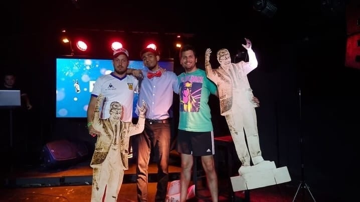 TroglieroJI's tweet photo. Excelente noche a puro glamour en los PERONIA AWARDS 2021 riéndonos un poco de los acontecimientos tan bizarros que sólo ocurren en nuestra amada República Monopartidista Bananera de Peronia. 🇦🇷🦍🍌 https://t.co/ibyla8L2Zl
