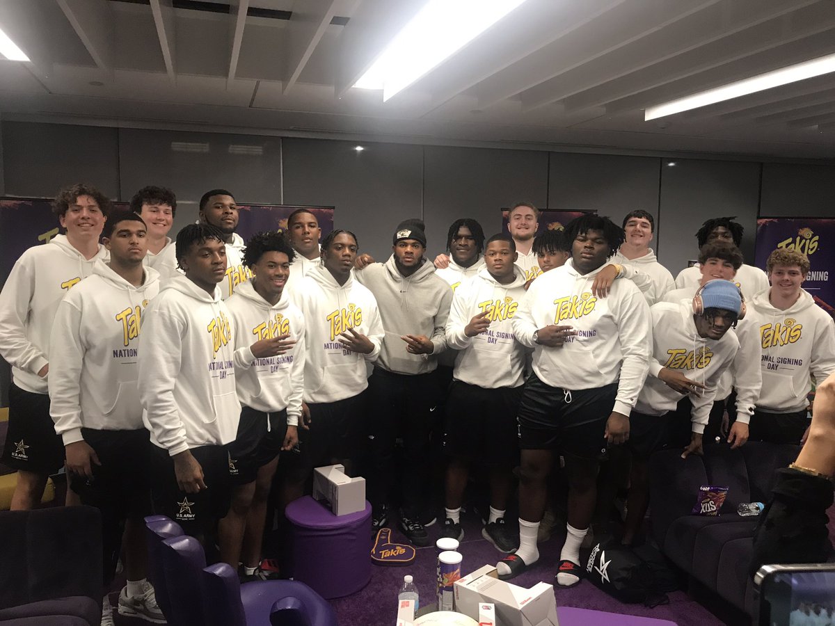 Showcase_Keith's tweet photo. The @dallascowboys leading candidate for @NFL ROY and @NFL DPOY @MicahhParsons11 made a surprise visit to the All-Americans before @TakisUSA National Signing Day Live. “If you want to be great, you can’t be like everyone else. You have to make sacrifices.” #ParsonsProblem https://t.co/0InbKiYPyc