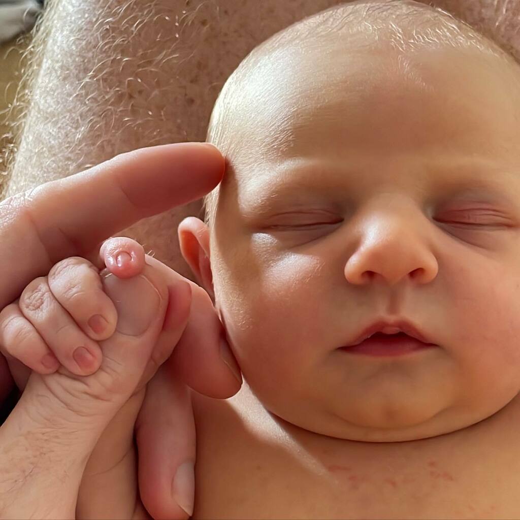 Aria Rose - born Dec 10th @ 7:18am
3kg (6.7lbs), 50cm (19.8in) &amp; perfect.

<a href="/tristahayton/">Trista Hayton</a> is doing well. Baby is really chill. If we had plans - they’re off now. instagr.am/p/CXe8P-_v4Po/