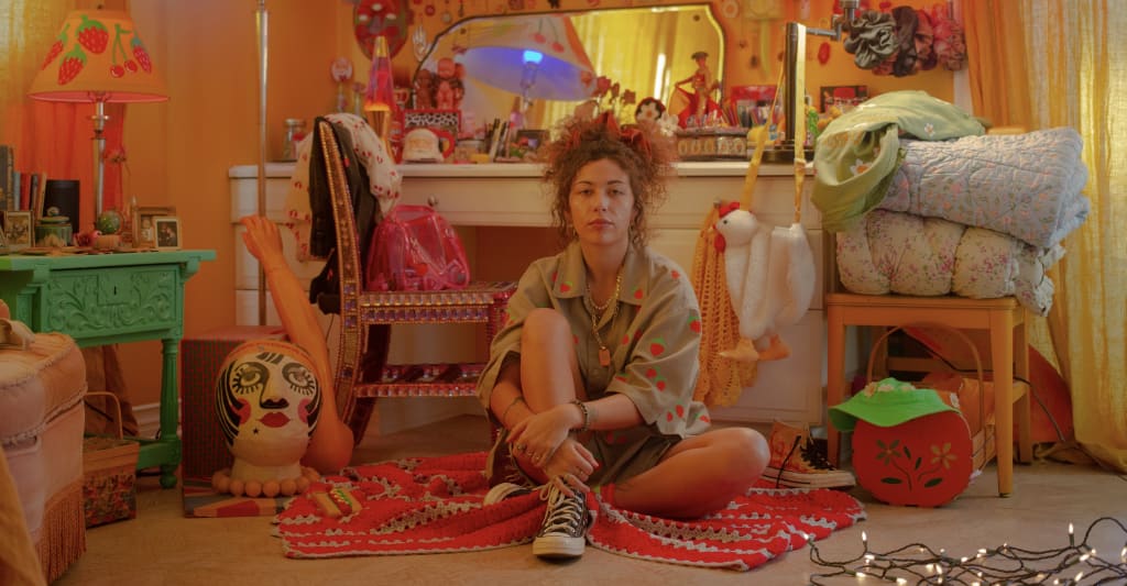 thefader's tweet image. LA-based musician, DAISY WORLD (@DAISYHAMELBUFFA), lets go of self-criticism in her liberating “picnic” video.

thefader.com/2021/12/10/dai…