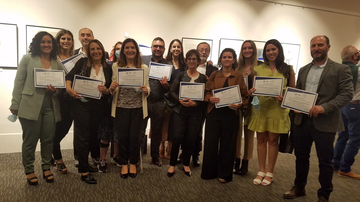 IPMontevideo's tweet photo. Felicitamos al equipo de médicos y científicos del @IPMontevideo @fmedoficial @hcmquintela por la obtención del Gran Premio de Medicina que otorga la @AcaMedUruguay.

El trabajo es una investigación en cáncer de mama usando herramientas genéticas para prevenir y tratar a tiempo. https://t.co/EtomkUsrdW