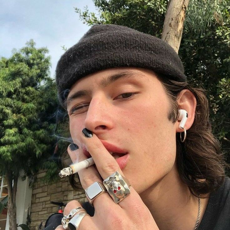 user666pads's tweet photo. eu num metrô trouxa 🚬 https://t.co/DpVNTMoIv2