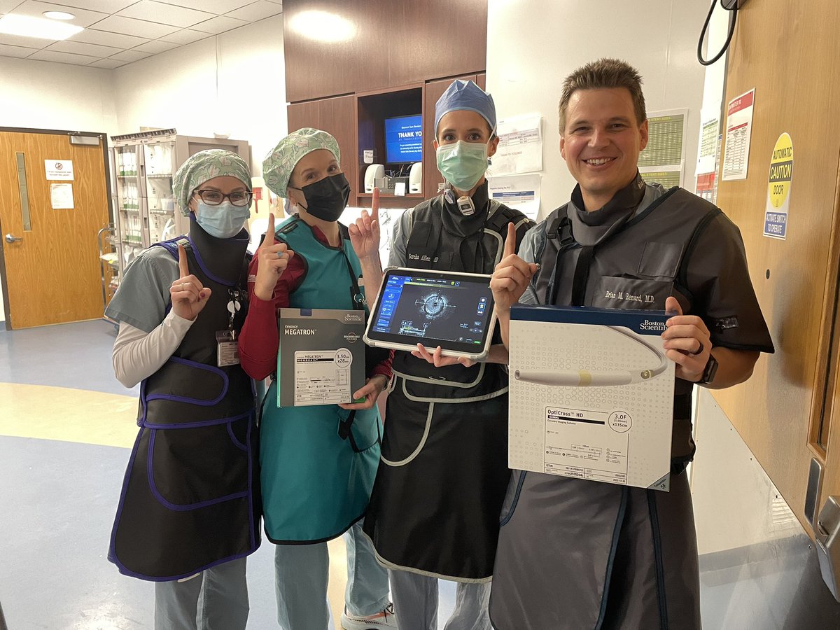 BeaumontIC's tweet photo. Our lab got an early 🎁 this year..we are first in the 🌎 to have the integrated AVVIGO II guidance system by @bostonsci - the touchscreen and portable platform are very user friendly and images are high definition.First case today and so far we are loving it! #IVUS #FFR #Imaging https://t.co/0ohCjzmI5J