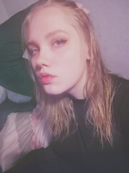 Masturbating in the shower must be one of the best things in the world... Its all about pressure ☺️👀