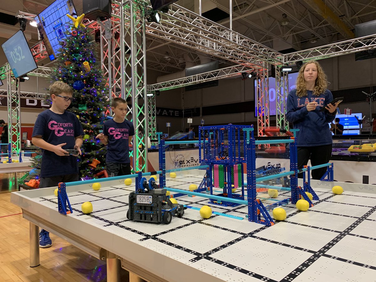 Great turn out tonight at the LSC. #omgrobots <a href="/CCISD_CTE/">ClearCreekISD_CTE</a> <a href="/C3Studios_CCISD/">C3Studios</a> <a href="/ClearCreekISD/">Clear Creek ISD</a> <a href="/VEXRobotics/">VEX Robotics</a> <a href="/REC_Foundation/">REC Foundation</a> <a href="/NASA_RAP/">NASA's Robotics Alliance Project (RAP)</a>