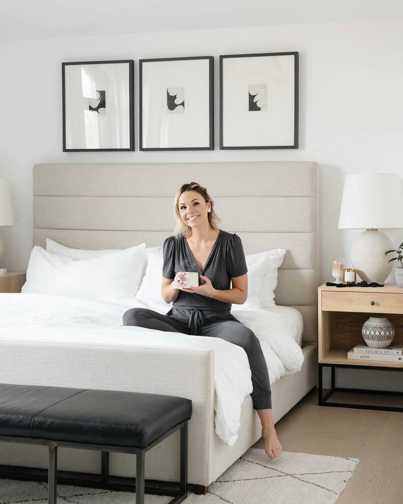 LeclairDecor's tweet image. A moment of calm before the holidays begin!🎄

I can’t wait to share a meal with family and friends this season! Head to the blog to read the latest installment of my new series, the Weekly Warmth. As I start planning our menu, I’m sharing my go-to re… instagr.am/p/CXe-3XaD0s7/