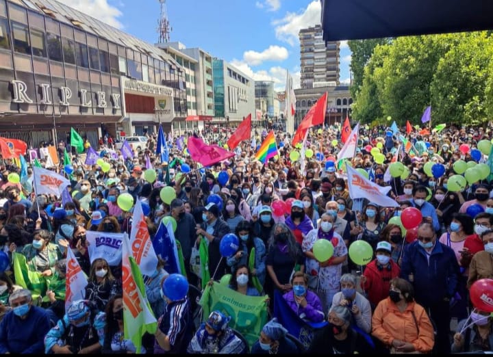 peroporqueJ_M's tweet photo. Hoy hubo una tremenda concentración por @gabrielboric en #Temuco. Tremenda pega de la comando #DemocraciaConBoric junto a @ericka_nanco  @izkia y @NeiraTemuco2021 https://t.co/WeeSqNLRJo