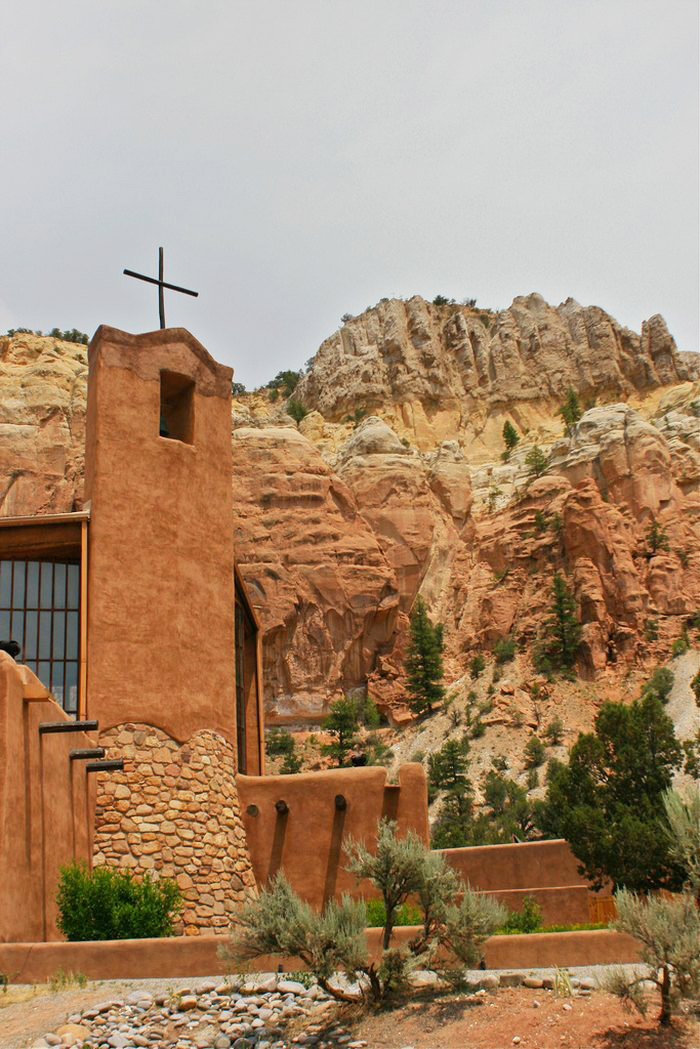 NobelDavis's tweet photo. Have you taken a trip up to Abiquiu lately? It's one of my favorite day trips. Although the bar for breathtaking scenery is set high, there is one place where the colors are a little deeper and the natural beauty halts even the most jaded travelers in their tracks. Offering a https://t.co/FtkESoB0ev