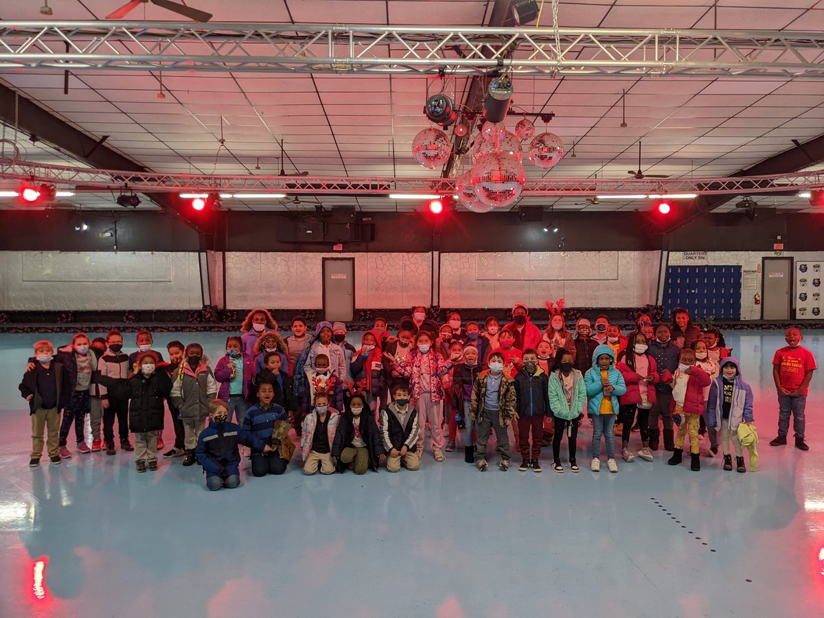 MrHull_SH's tweet photo. We went to the @JustSkateCave  to celebrate all #OURheights Students of the Month. A great time for all and a small gesture for how proud we are of all these guys. @sunnyheightsele https://t.co/eks1twJxP1