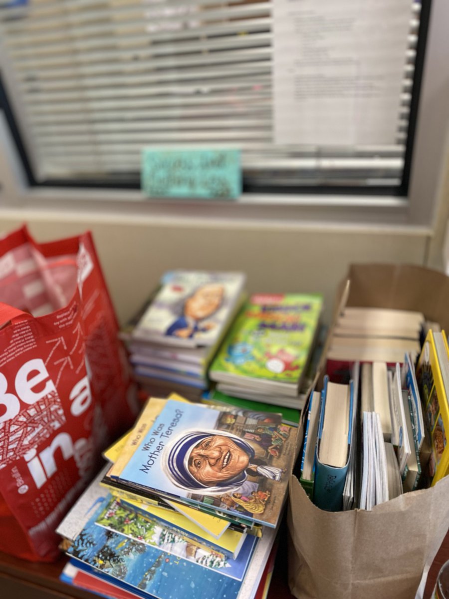 PSE Proud of MHS volleyball team and coaches for so many personalized treat bags and books for our Explorer’s!❤️ The holiday will be merry and bright for our PSE students!❤️Merry Christmas girls - love y’all!!❤️