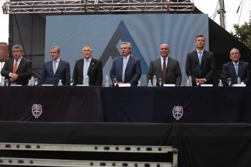 jplichtmajer's tweet photo. Visitamos Monteros, #CapitalAlterna, acompañando al Presidente @alferdez; al Jefe de Gabinete @JuanManzurOK; al Gobernador @OsvaldoJaldo; y la comitiva de ministros nacionales y provinciales; donde nos recibió el Intendente Francisco Serra para la 5º reunión del #GabineteFederal. https://t.co/b8FDE5Oszi