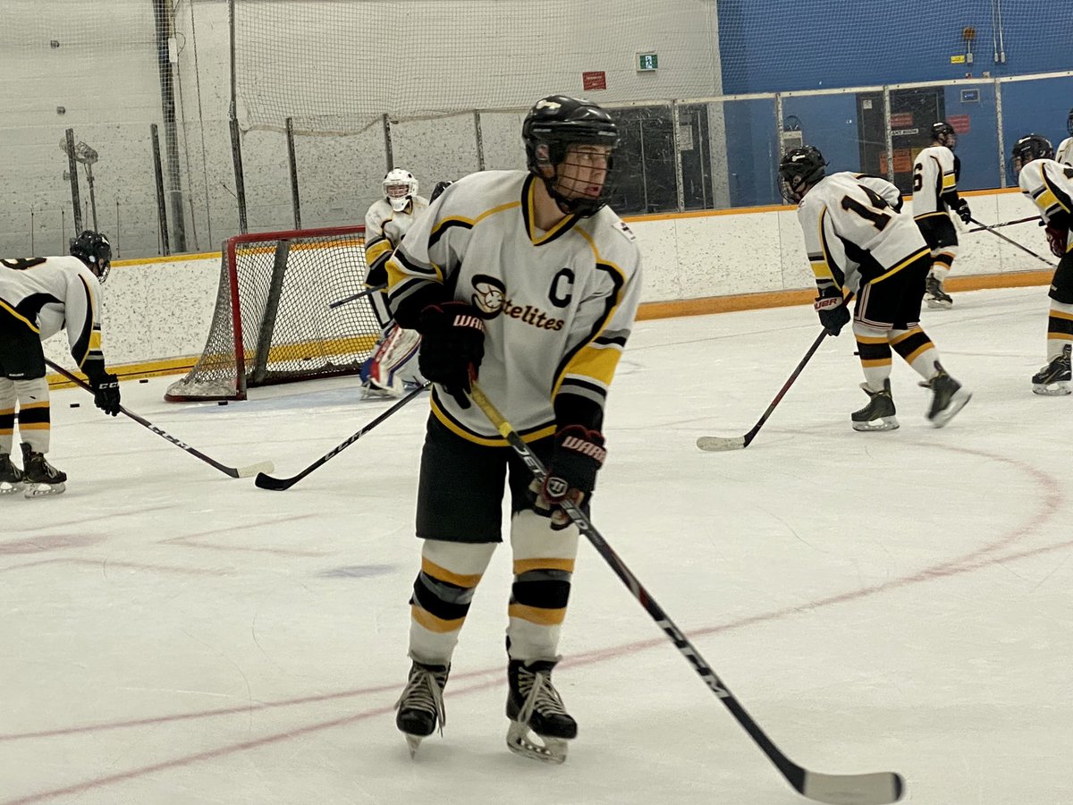 NorthWinnipeg's tweet photo. Captain @Troy_gutowski and the boys are on the ice and ready to take on @CRJHL_Warriors. Go Sats! 📡🛰 https://t.co/hDsr7JVtU9