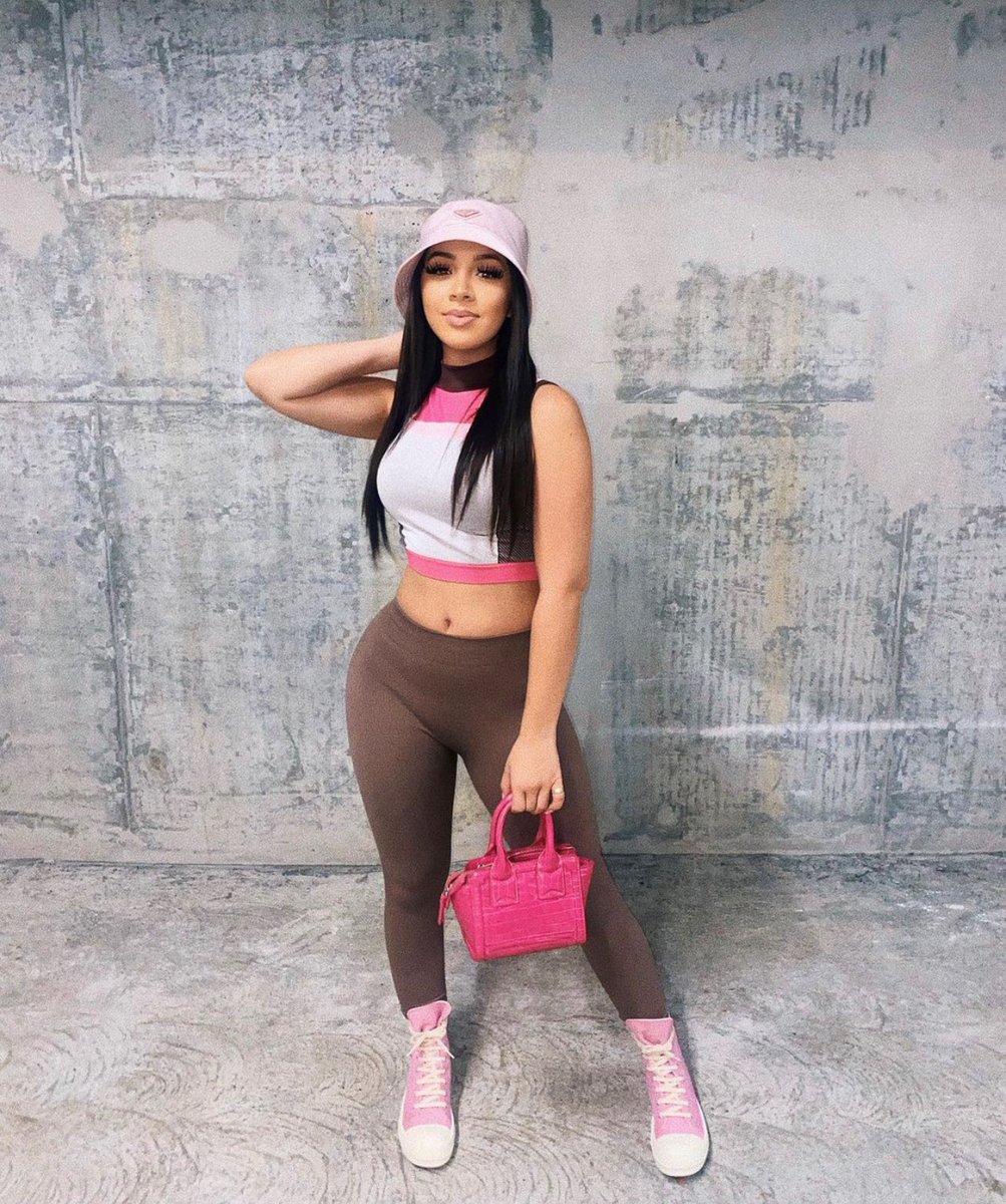 BreeDondog's tweet photo. Fashion In style check the price it was going up in range 🤞🏽👾 https://t.co/pURZN19Neh