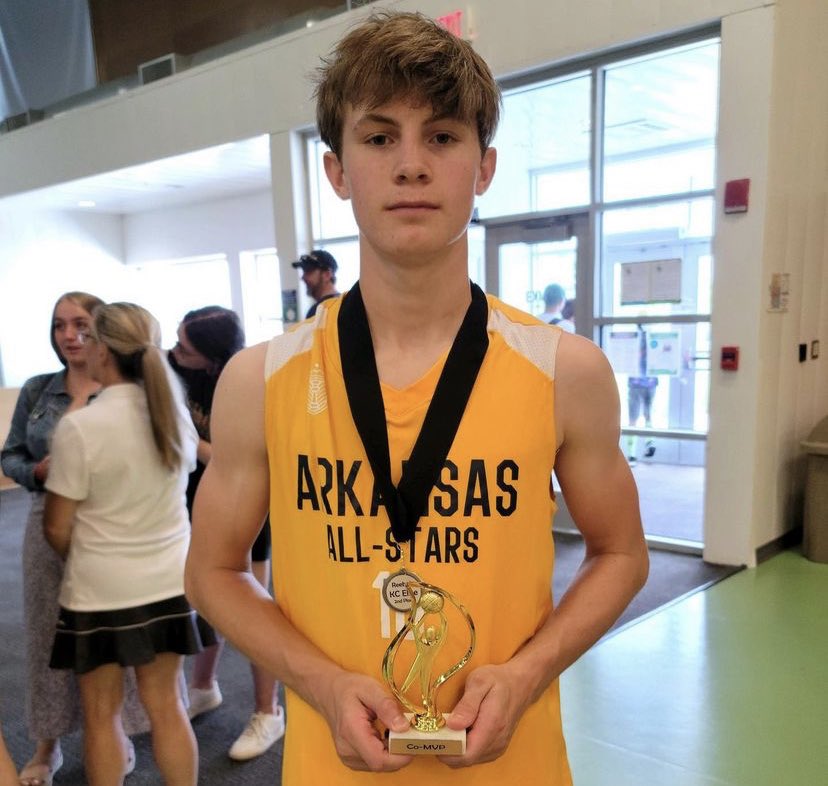 MHHSbarstool's tweet photo. @GobsBasketball got bicep vein face guarding #1 guard in 5a and he still getting buckets https://t.co/S5tIY7rlot
