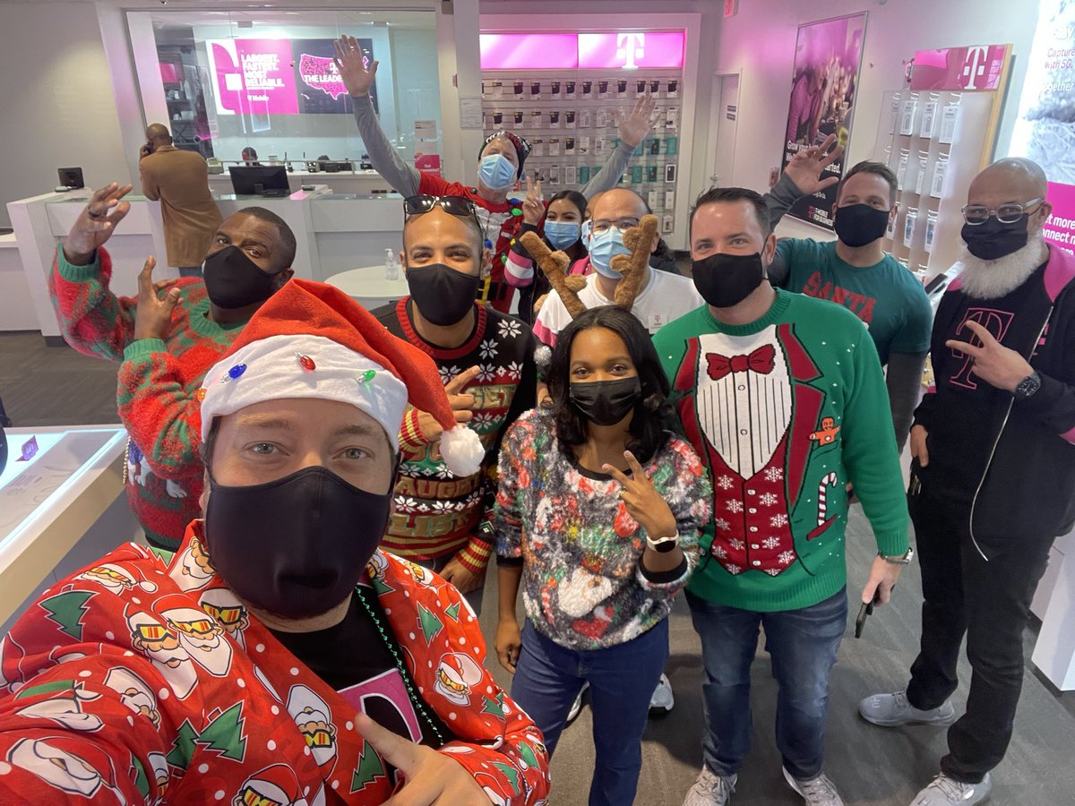 Hawleywood09's tweet photo. Had a blast on our Reindeer Run today across Charlotte!! So much energy from this awesome team! Happy Holidays! 🎅#Charlotte  #TMobile @ToddCEmetro @LakeiaTaylor @davidwatts4 @ShultzEric https://t.co/fcVJA7ol8K