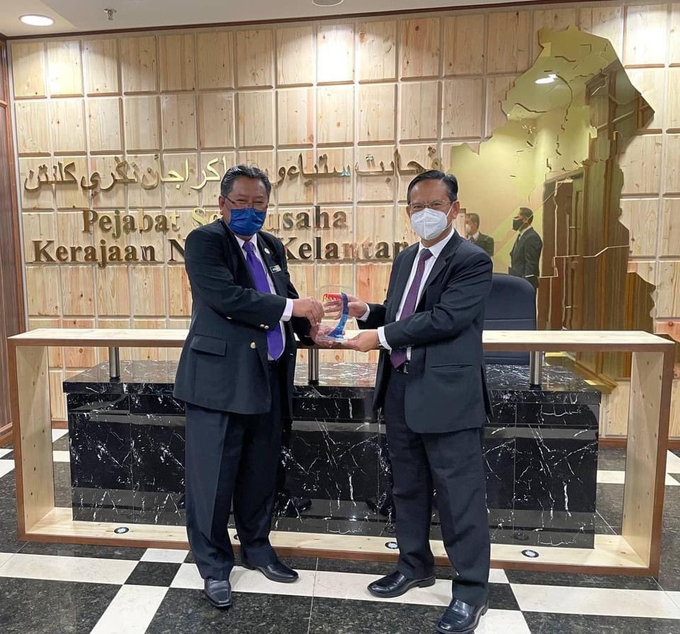 AtomMalaysia's tweet photo. Satu sesi libat urus telah diadakan bersama Kerajaan Negeri Kelantan semalam berhubung Rang Undang Undang Tenaga Atom (RUUTA). Terima kasih diucapkan kepada pihak Kerajaan Negeri Kelantan di atas penglibatan yang proaktif #AELB #RUUTA https://t.co/A1VGohR5Xd