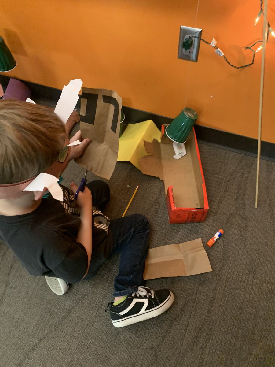 angelachavez77's tweet photo. Elf traps @CardenParkElem #howtocatchanelf https://t.co/MtLqk3nad1