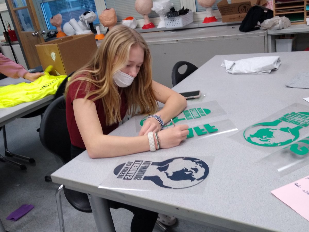 ssdesignc's tweet photo. Some of the staff working hard designing &amp; producing some products. Using @canva, @AgcEdcuation, &amp; @SawgrassInk products for designs. 
Big in school sale next week. 
#socialentrepreneurship #StudentRunBusiness 
#STSWarriors https://t.co/BbmKA3VLrS