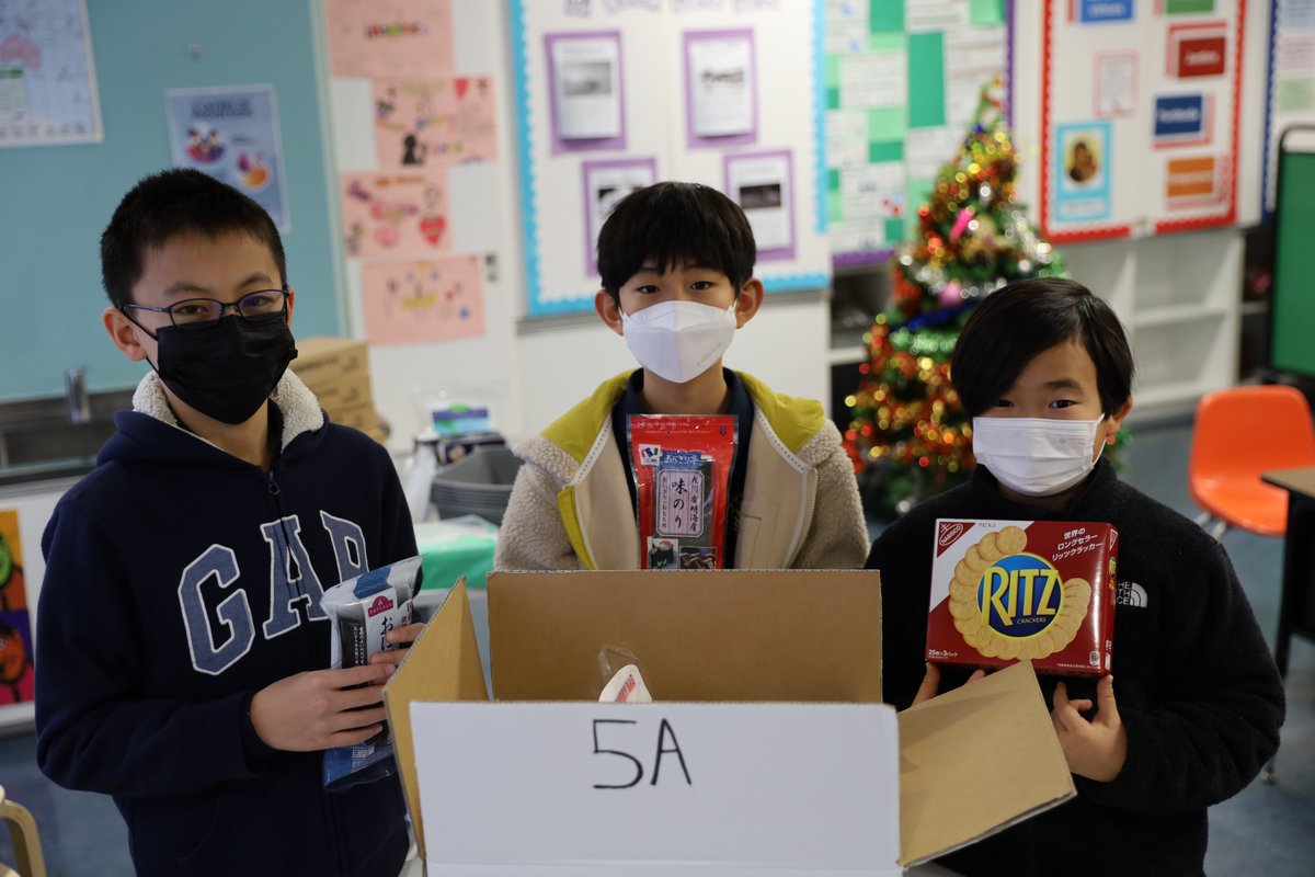 StMarysTokyo's tweet photo. The Second Harvest boxes are ready for delivery. 
It takes a lot of effort for our Elementary boys to complete this task. Great teamwork, Elementary boys!

#stmarys #elementaryschool #secondharvest #donation #Christmas https://t.co/7b7VnC8gTE