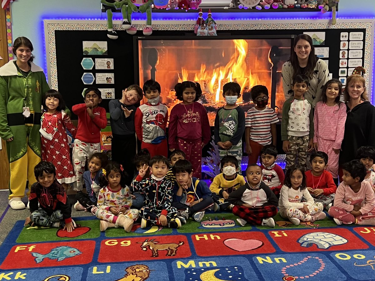 MsHogan_PreK's tweet photo. Today was a special Tuesday! We had a guest reader read The Polar Express and we got to wear our PJs! @MissTano_DCE @DCEtrailblazers https://t.co/BMEIa6xdfV