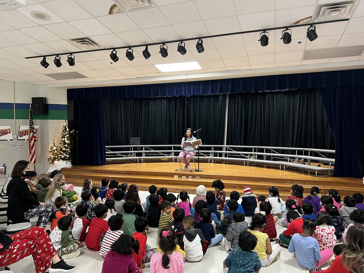 MsHogan_PreK's tweet photo. Today was a special Tuesday! We had a guest reader read The Polar Express and we got to wear our PJs! @MissTano_DCE @DCEtrailblazers https://t.co/BMEIa6xdfV