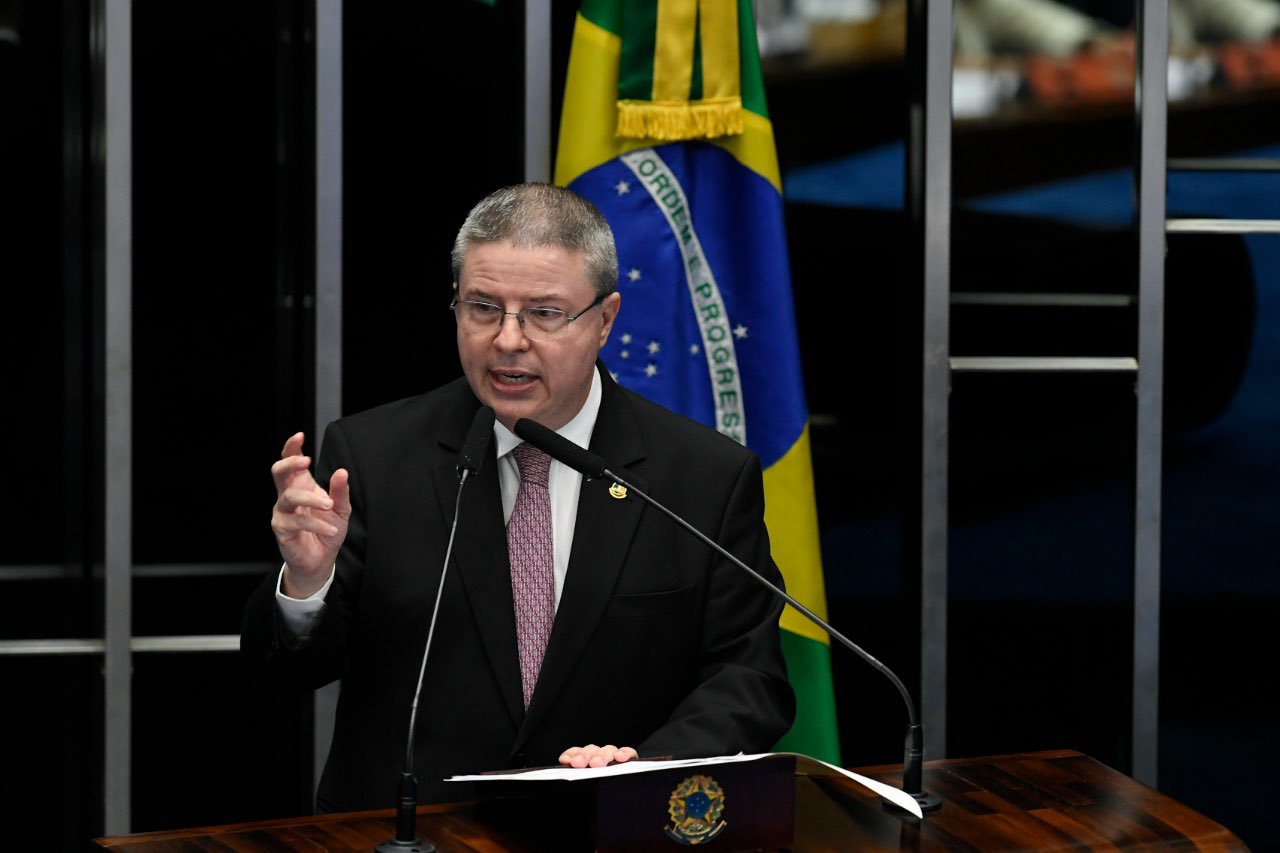 Tive a honra de ter sido escolhido hoje pelos meus colegas senadores para ocupar o cargo de Ministro do Tribunal de Contas da União (TCU), na vaga destinada ao @SenadoFederal. Agradeço a confiança dos meus pares na minha trajetória de 38 anos dedicados à Administração Pública. https://t.co/SvHSVeTkon