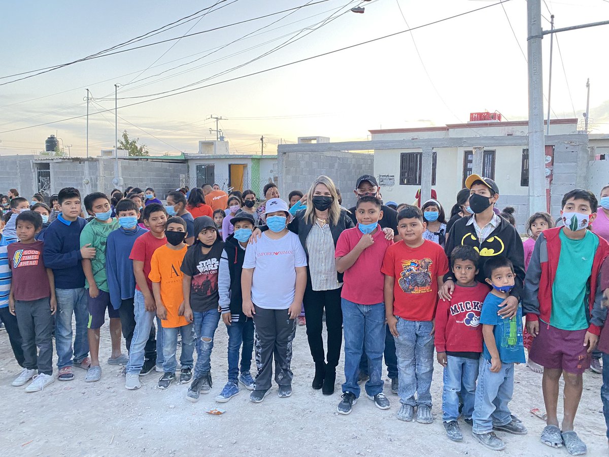 normaltrevino's tweet photo. Esta tarde los niños de la col Gobernadores nos regalaron alegría en convivio para ellos donde disfrutaron de una piñata.
Así mismo les  entregamos juguetes y dulces con motivo de esta #Navidad.
Que estás fechas sean de amor y de mucha unión en apoyo a los que más lo necesitan. https://t.co/8VsV6e5tRk