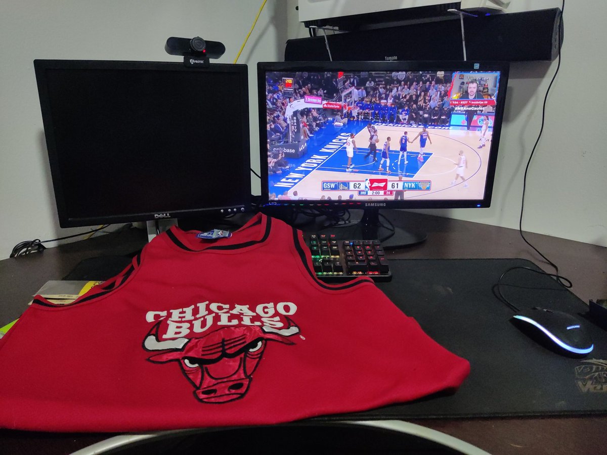 talibanvns's tweet photo. @llauqS @Gaules @VelhoVamp1 @andrekenzo11 Acompanhando o jogo na melhor live da Twitch, com os melhores streamers #NBAnoGaules https://t.co/HyyQguwZK0
