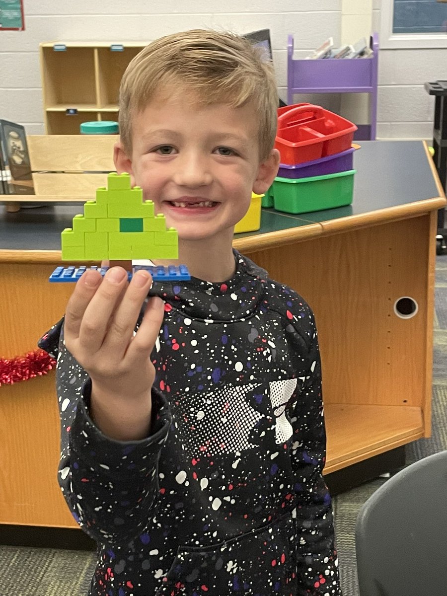 AngelinaLEtter's tweet photo. STEM activities for the win this week in the media center. I love seeing the kids use their creativity! @CzeStrong https://t.co/cWhgoJcjWm