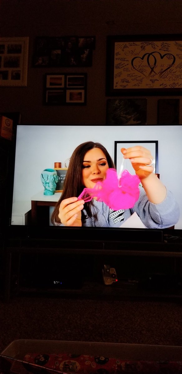 JazmineSsim's tweet photo. Omg i was dying at this part 🤣🤣🤣🤣🤣🤣 ulta wtf?? Hahahaha https://t.co/wSdQY1Rti6