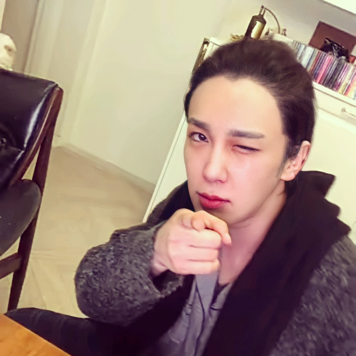 mini_1004_'s tweet photo. 새벽 3시 기습 라방이라니😳      귀여우니 봐준다
꽁지머리 2개 ㅋㅋ https://t.co/xO94ybpj0G