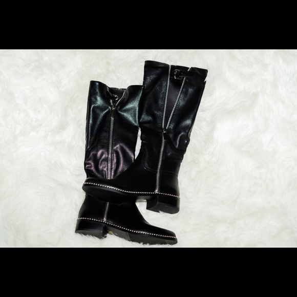 MichaelMullhol2's tweet photo. So good I had to share! Check out all the items I'm loving on @Poshmarkapp #poshmark #fashion #style #shopmycloset #ninety #wilddiva #junkfoodclothing: https://t.co/MhVBD9AKAq https://t.co/NpF4aupLyT