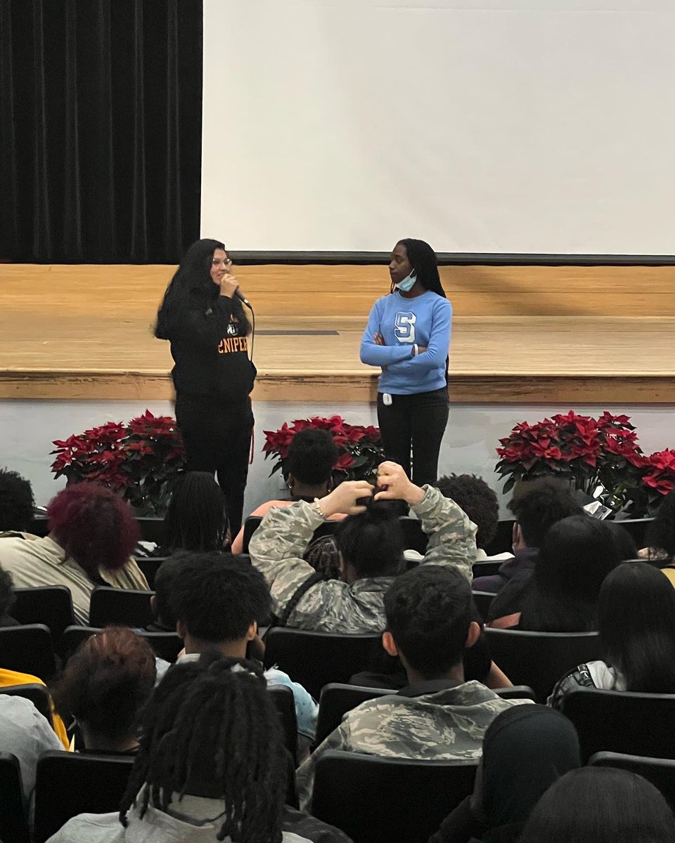 MsSMMurray's tweet photo. Special thanks to Kenya and Mariana for dropping knowledge on seniors about college life, mental health, following your passion, and balance. It’s no time like the present. C/o ‘22 it’s all about you!
#capadvisor #btw #college #hbcu #pwi #money #school #explorepage #helping https://t.co/Sg9KyQqepf