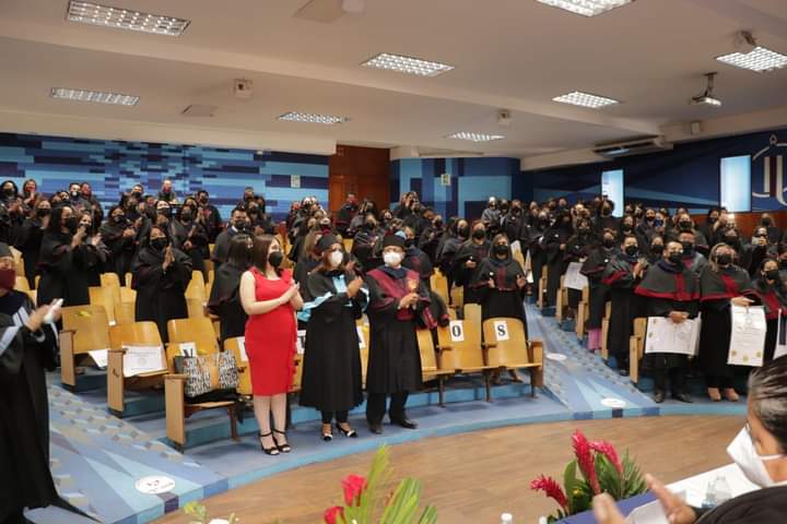 MineducGT's tweet photo. En el departamento de Guatemala, en #EFPEM, la #ViceministraEdnaPortales en representación de la #MinistraClaudiaRuíz, participó en la graduación de dos grupos de docentes que forman parte de la séptima cohorte de Profesorado del #PADEP. https://t.co/tV1ovYumJz