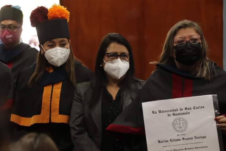 MineducGT's tweet photo. En el departamento de Guatemala, en #EFPEM, la #ViceministraEdnaPortales en representación de la #MinistraClaudiaRuíz, participó en la graduación de dos grupos de docentes que forman parte de la séptima cohorte de Profesorado del #PADEP. https://t.co/tV1ovYumJz