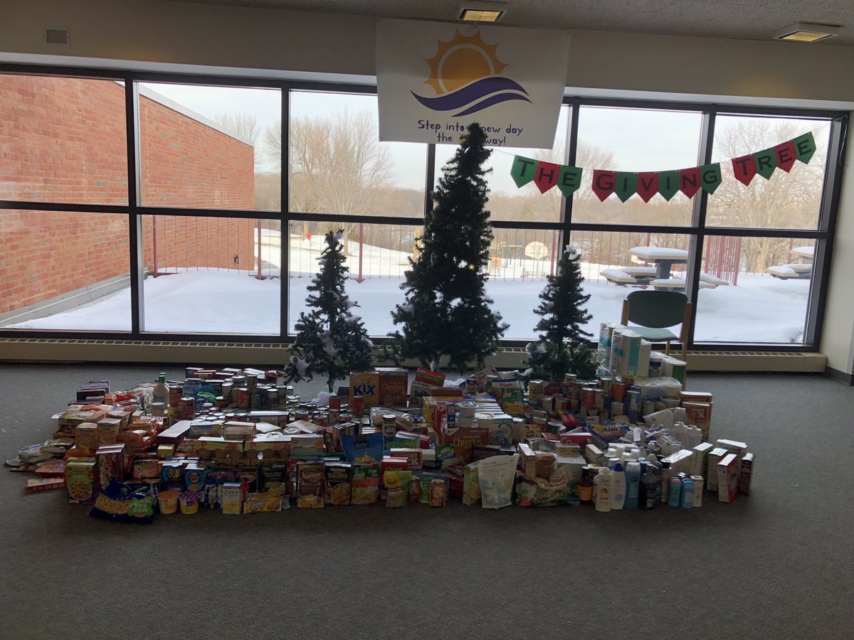 JES collected 1022 lbs of food for the Bountiful Basket Food shelf!  Student Council helped pack it up and parent volunteers drove it all over after school.  Way to go JES community!