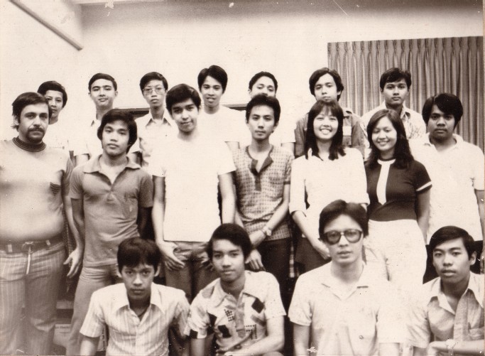 CarlArgila's tweet photo. #Surprise yesterday I was talking about my #ALTRICO class from the 1970's with my #CSC5 students and today I get an e-mail from one of my former students with an updated photo. Paano tayo naging napakabilis ng pagtanda ba?!! https://t.co/5WA5jRu0eT