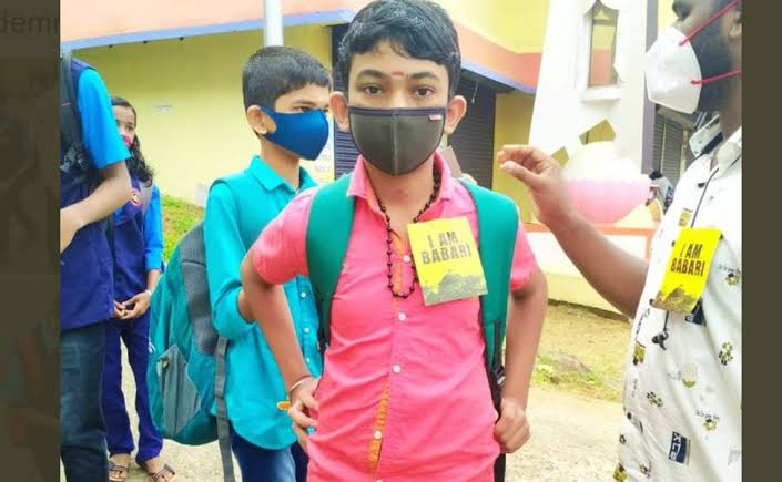 The Kerala police have booked three leaders of the  SDPI an offshoot of the Popular Front of India (PFI) -- for allegedly forcing students to wear ‘I am Babri’ badges in school on Monday the 19th anniversary of the demolition of the Babri Masjid.
#Ban_PFI_SDPI