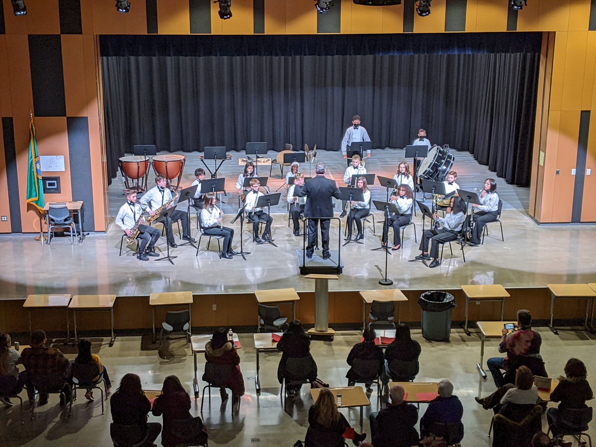 slmssabers's tweet photo. Our first band concert in the beautiful new SLMS! https://t.co/KusMq2XAi7