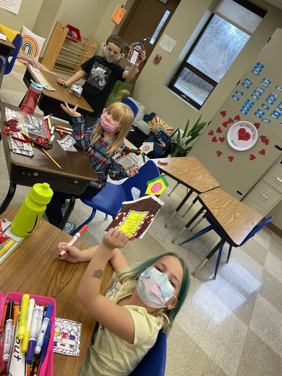 MrsManecke's tweet photo. 1st grade practiced sequencing and retelling after reading The Gingerbread Man Loose in the School 🎄 https://t.co/BcBBN70zHg