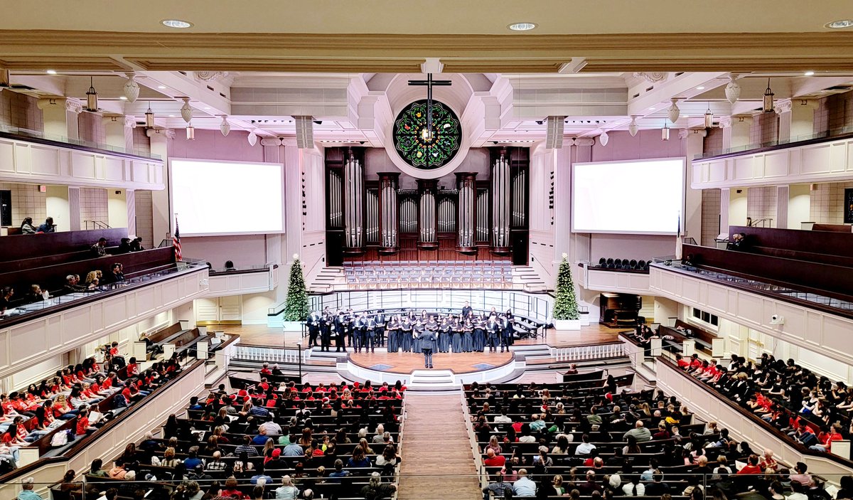 MsJaymeArtClass's tweet photo. It was so fun to watch our elementary,  middle, and Titan choirs tonight at the Winter Choral Festival. You all sounded amazing! 🎶❄️ @CHSTitanChoir https://t.co/bVmf0CUqhC