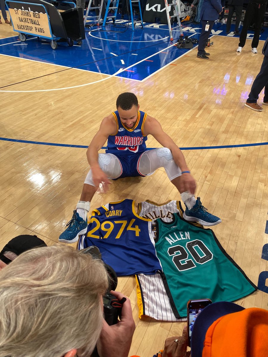 Devsaa_05's tweet photo. @StephenCurry30 @NBA finally done!!!
All time triple king, bow before triple's king!
The moment made us all emotional, the moment when Ray Allen hug him and really he his best shooter and I think no one can surpass him from this level, 2974 triple's and still counting 🔥 https://t.co/i0yOGEUkKT