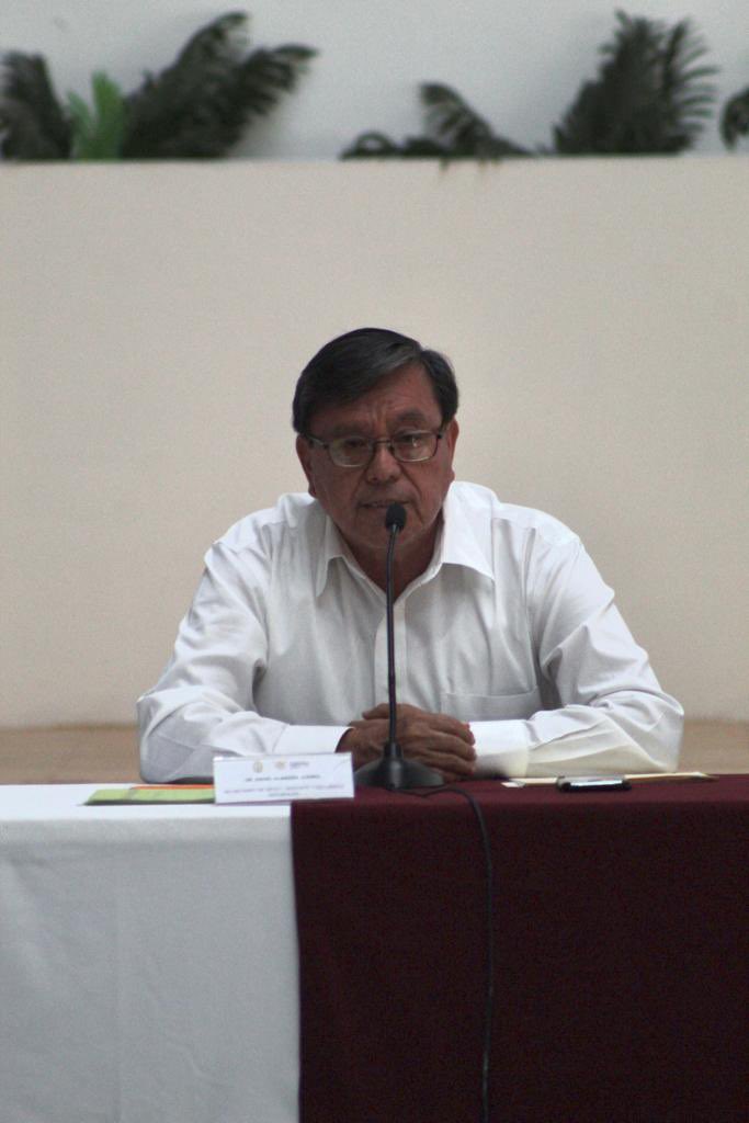SEMARENgro's tweet photo. Toman protesta al Consejo Forestal de Guerrero.

El secretario del Medio Ambiente y Recursos Naturales, Ángel Almazán Juárez, mencionó que Guerrero tiene un importante potencial forestal, después del turismo y la minería, por lo que consideró importante trabajar sobre ellos. 🌲 https://t.co/mq00ZwxJVz