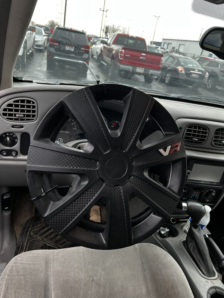 xaycob's tweet image. very productive day of coworker pranks 👍🏼